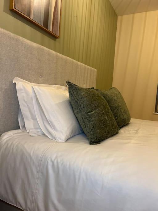 Central Birmingham City Apartment -Smart Tv - Free Parking Onsite エクステリア 写真
