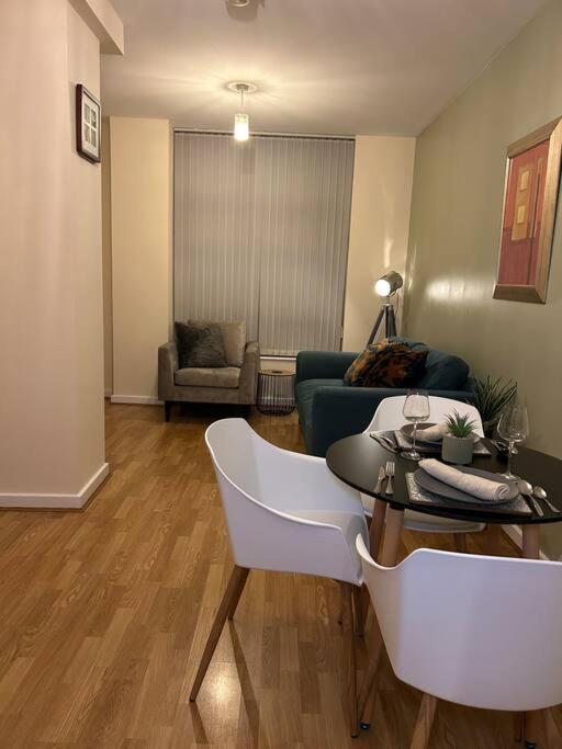 Central Birmingham City Apartment -Smart Tv - Free Parking Onsite エクステリア 写真
