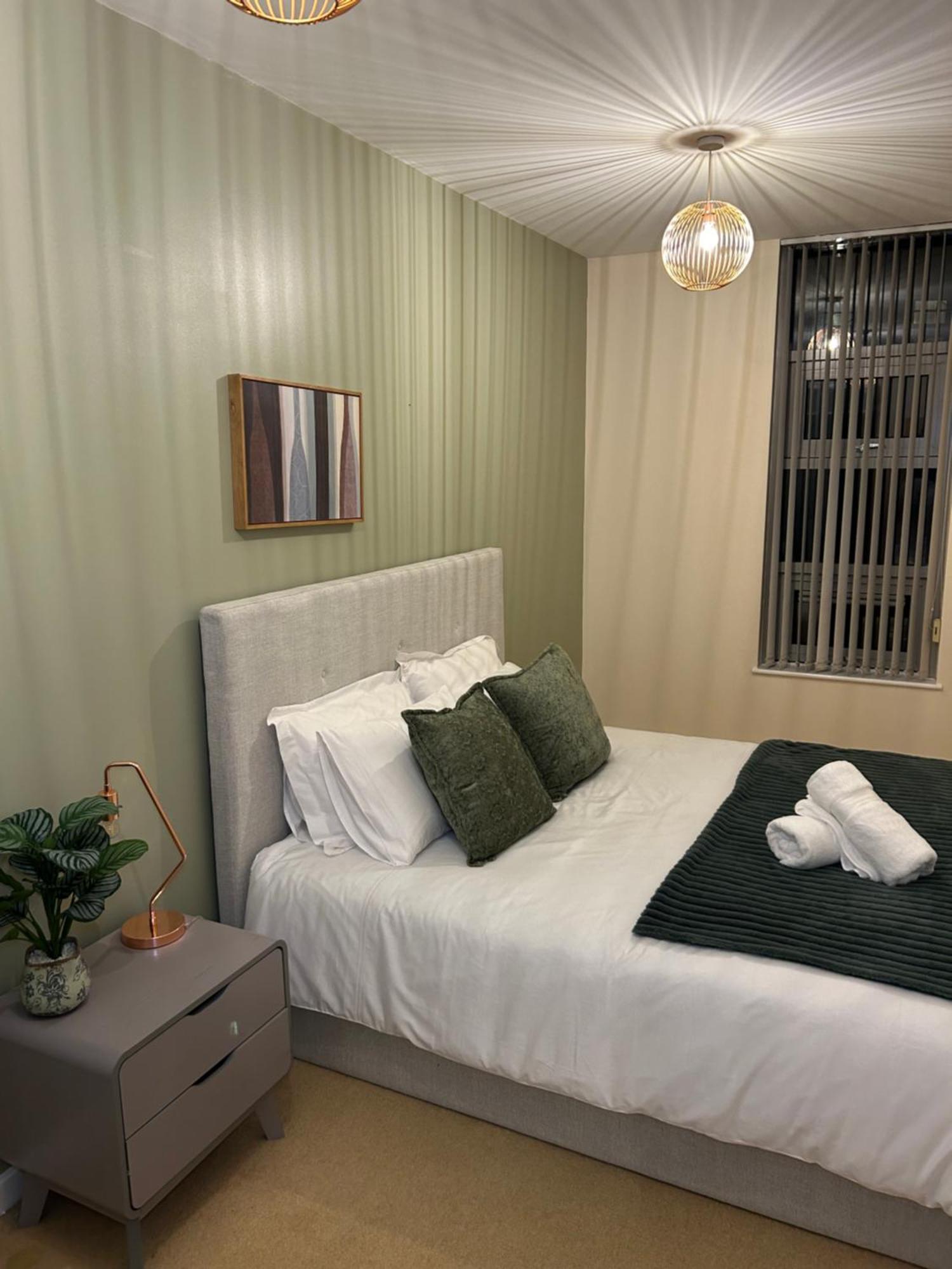 Central Birmingham City Apartment -Smart Tv - Free Parking Onsite エクステリア 写真